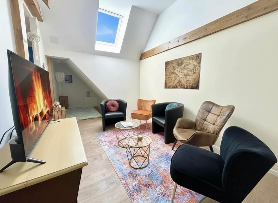 TV and multimedia, Living room, Seating area