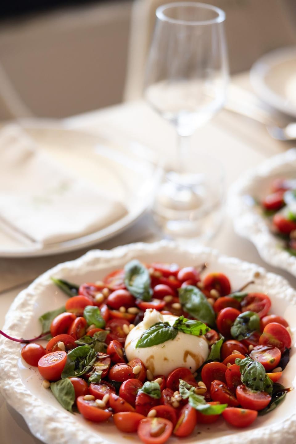 Restaurant/places to eat, Food and drinks, Breakfast, Lunch, Dinner, Drinks, Alcoholic drinks