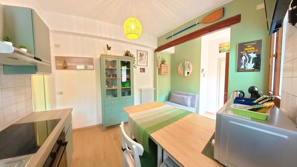 Kitchen or kitchenette, Living room, Dining area
