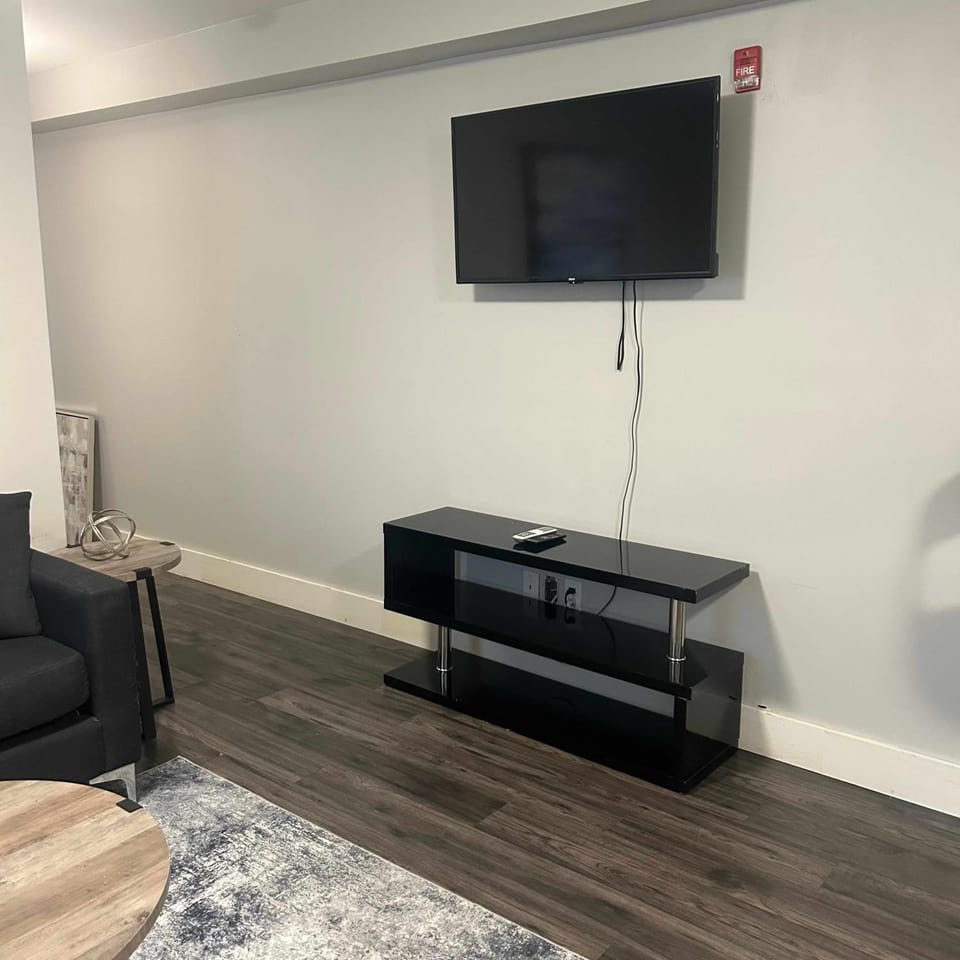Clifton Hill suite 1102 House in Niagara Falls