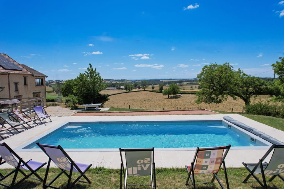 So Villa Molise au Blanc 71 - Piscine chauffee - Sauna - 2h de Lyon - 30p Villa in Bourgogne-Franche-Comté