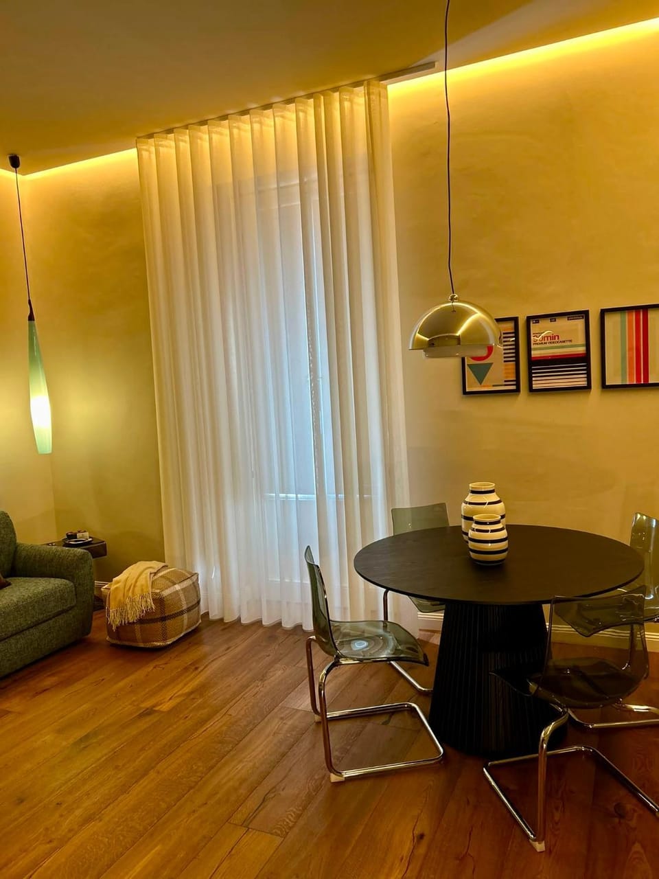 Living room, Dining area