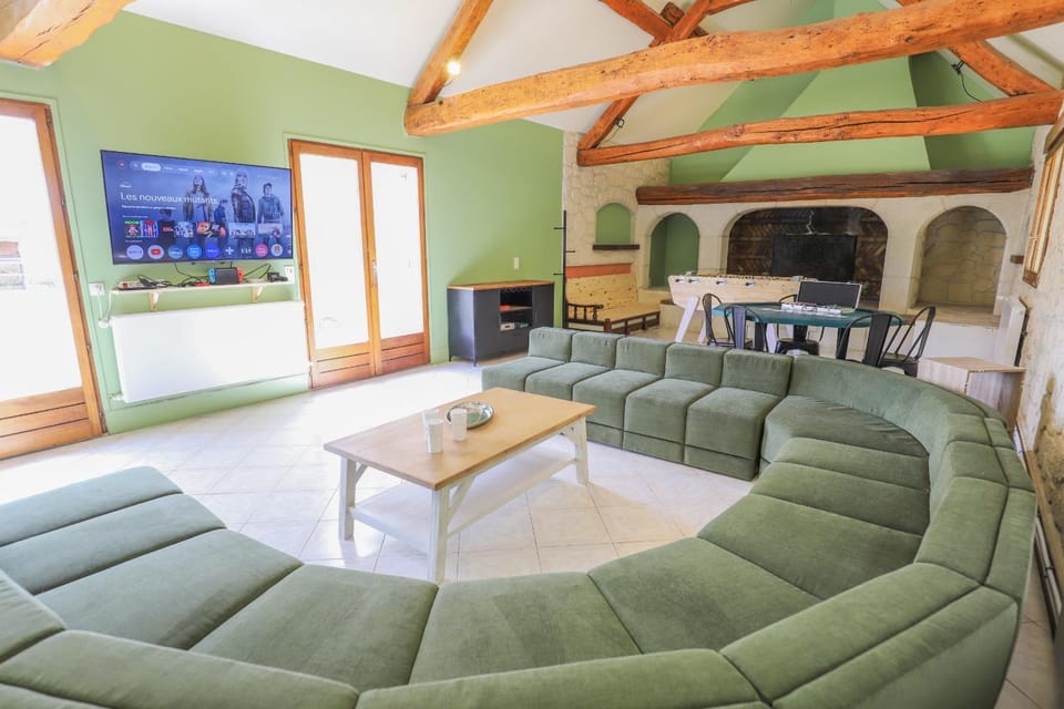 So Villas Villeblevin 89 - Piscine chauffee - Basket - 2h de Paris - 30p Villa in Bourgogne-Franche-Comté