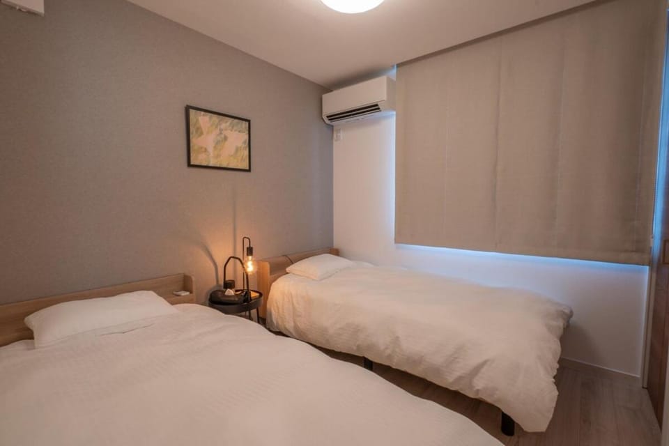 Bed, Photo of the whole room, Bedroom, air conditioner