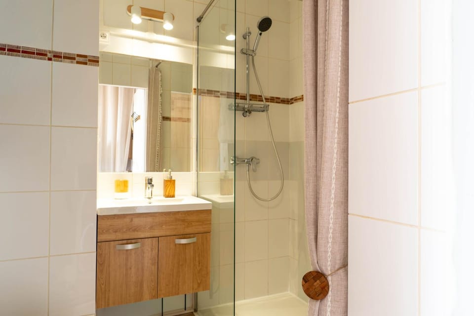 Shower, Bathroom, towels