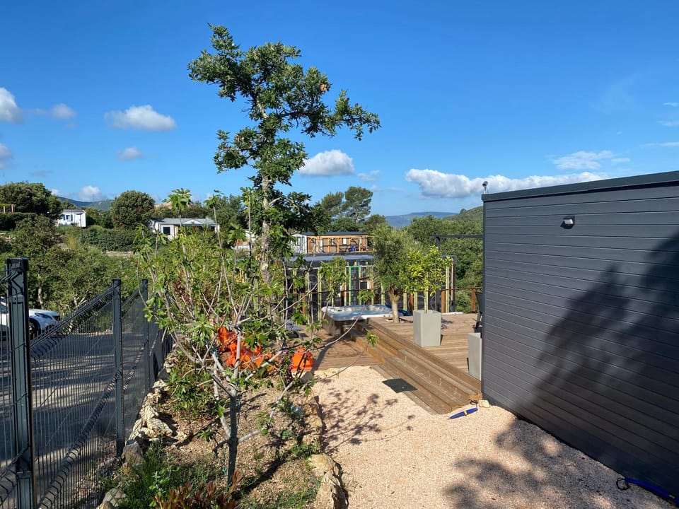 Chalet contemporain tout confort - 5 personnes-Rocbaron Campground/ 
RV Resort in French Riviera