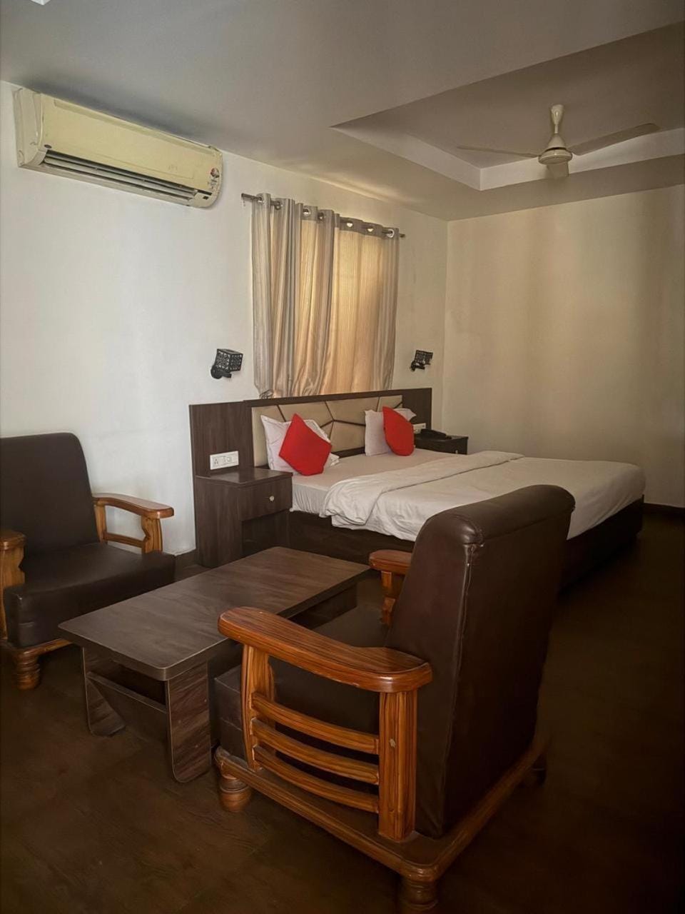 Photo of the whole room