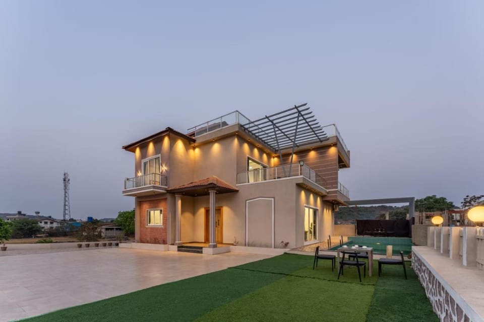 Luxe Stay's SHUBH VILLA 5BHK ENTIRE VILLA WITH PRIVATE POOL & BATHTUB Villa in Lonavla