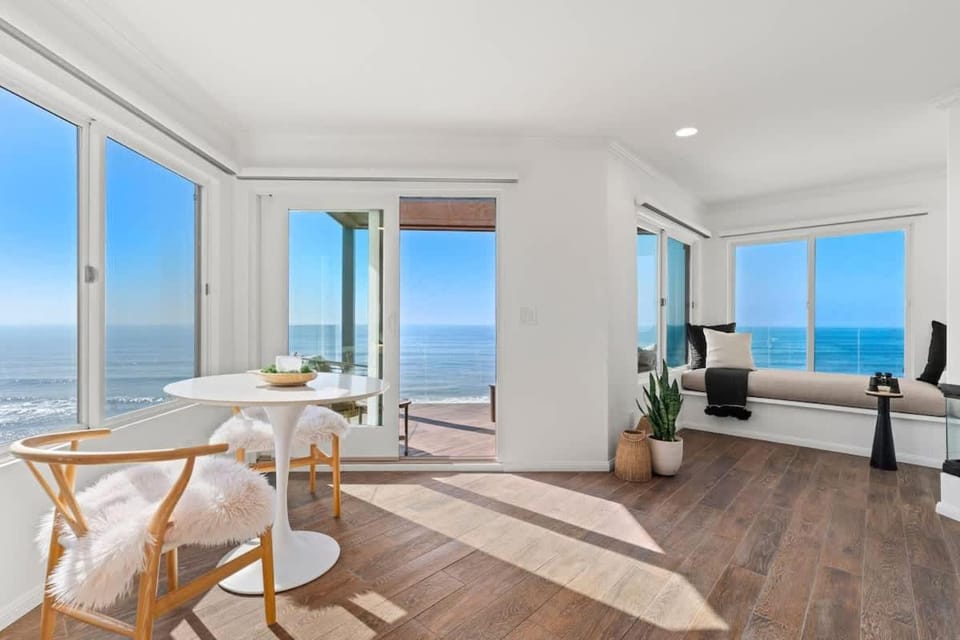 Oceanfront AC Fully Remodeled Unit House in Solana Beach