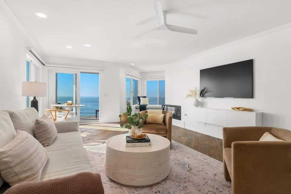 Oceanfront AC Fully Remodeled Unit House in Solana Beach