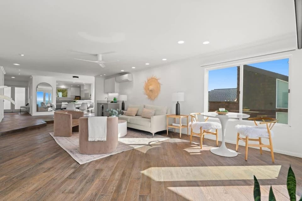 Oceanfront AC Fully Remodeled Unit House in Solana Beach