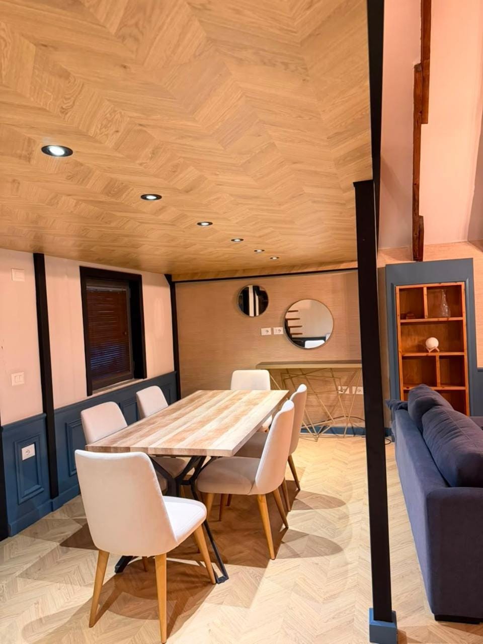 The SunSet Penthouse 100m from New Bazaar -Balcony - Available Parking Apartment in Tirana