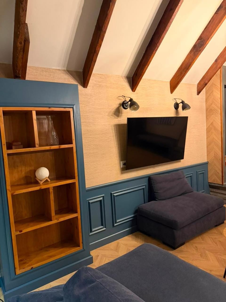 The SunSet Penthouse 100m from New Bazaar -Balcony - Available Parking Apartment in Tirana