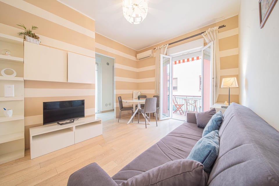 Communal lounge/ TV room, TV and multimedia, Living room, Seating area