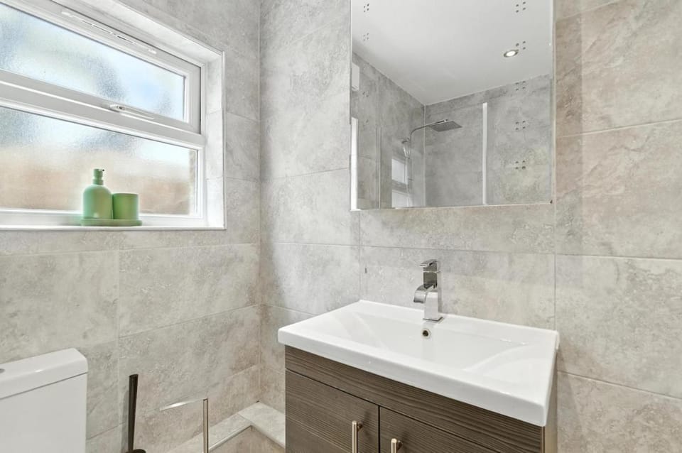 Croydon Retreat Free Parking & Sofa Bed Apartment in Croydon