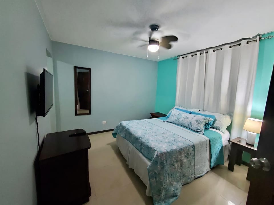 Bed, TV and multimedia, Bedroom