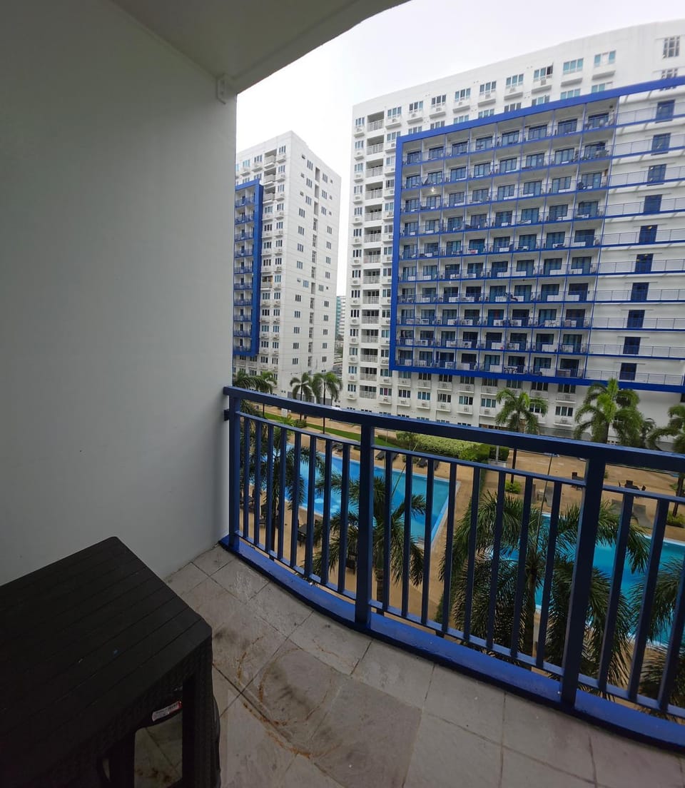 Property building, Day, View (from property/room), Balcony/Terrace