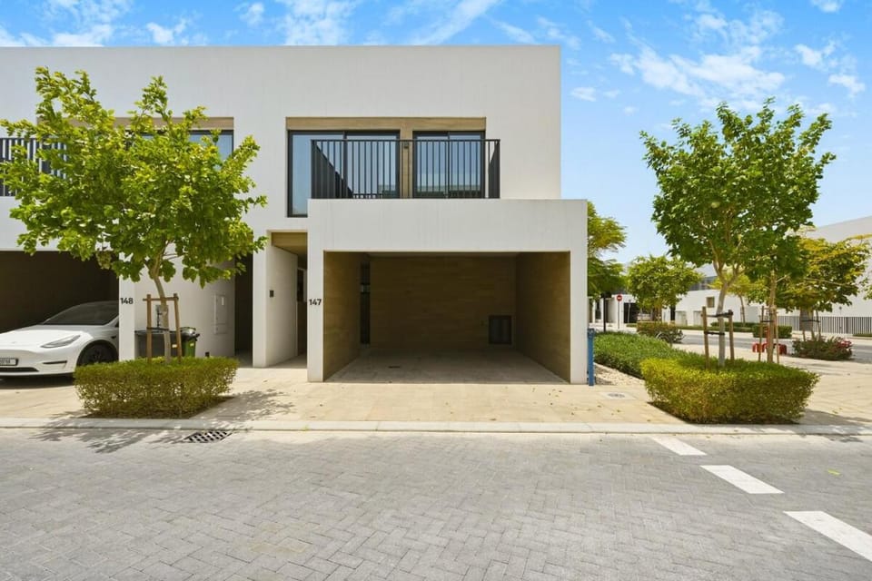Luxury 4BR Villa with Pool Access and Family-Friendly Villa in Dubai