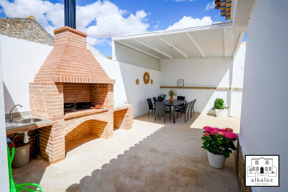 Patio, Day, Night, Summer, BBQ facilities, BBQ facilities, Balcony/Terrace, Swimming pool, acessibility