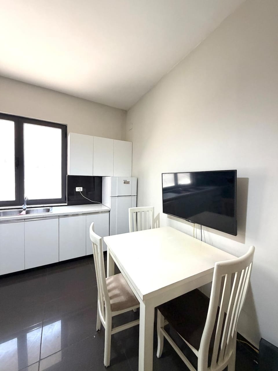 The SunSet Apartment 100m from New Bazaar Free Parking Apartment in Tirana