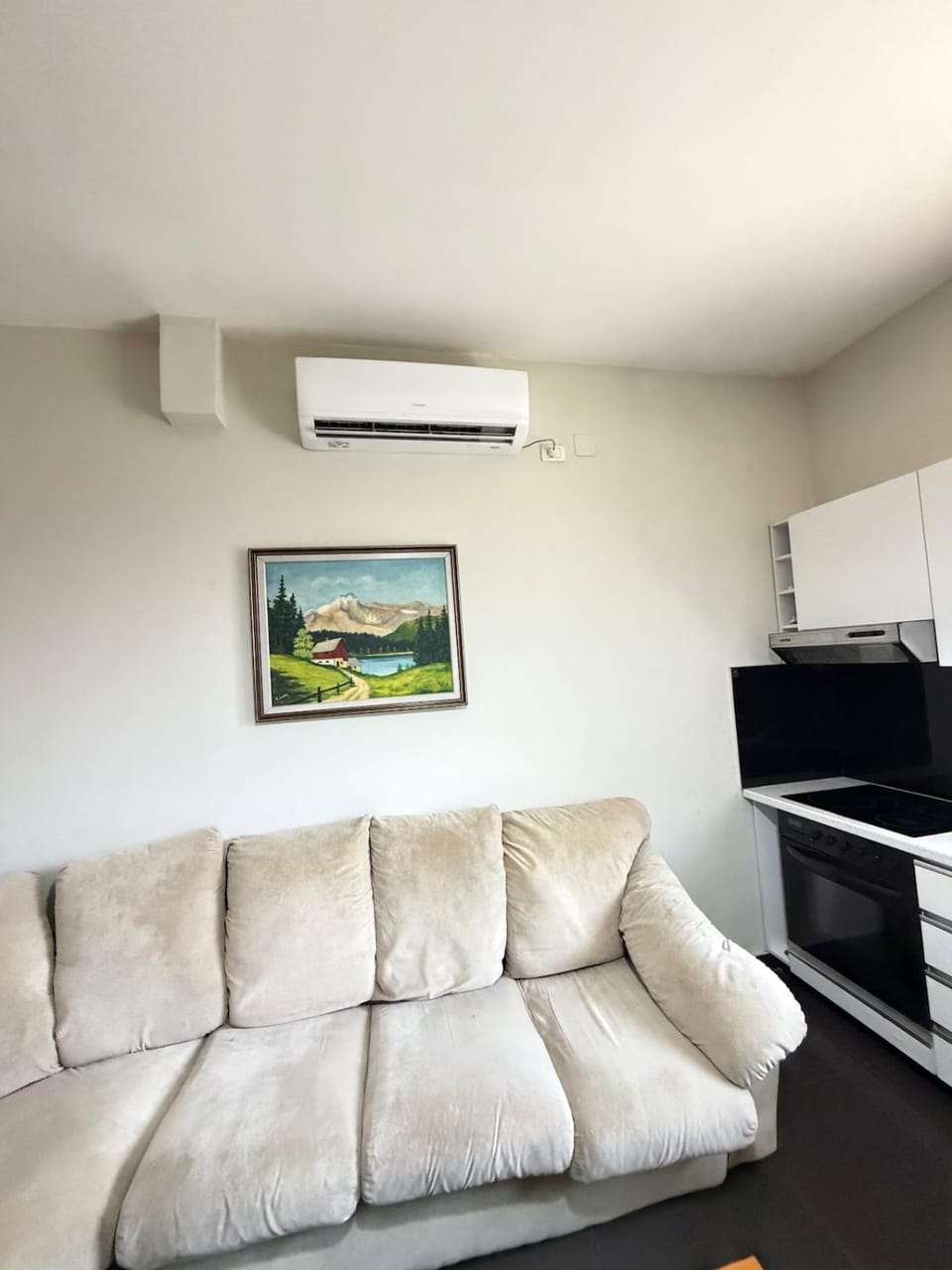 The SunSet Apartment 100m from New Bazaar Free Parking Apartment in Tirana