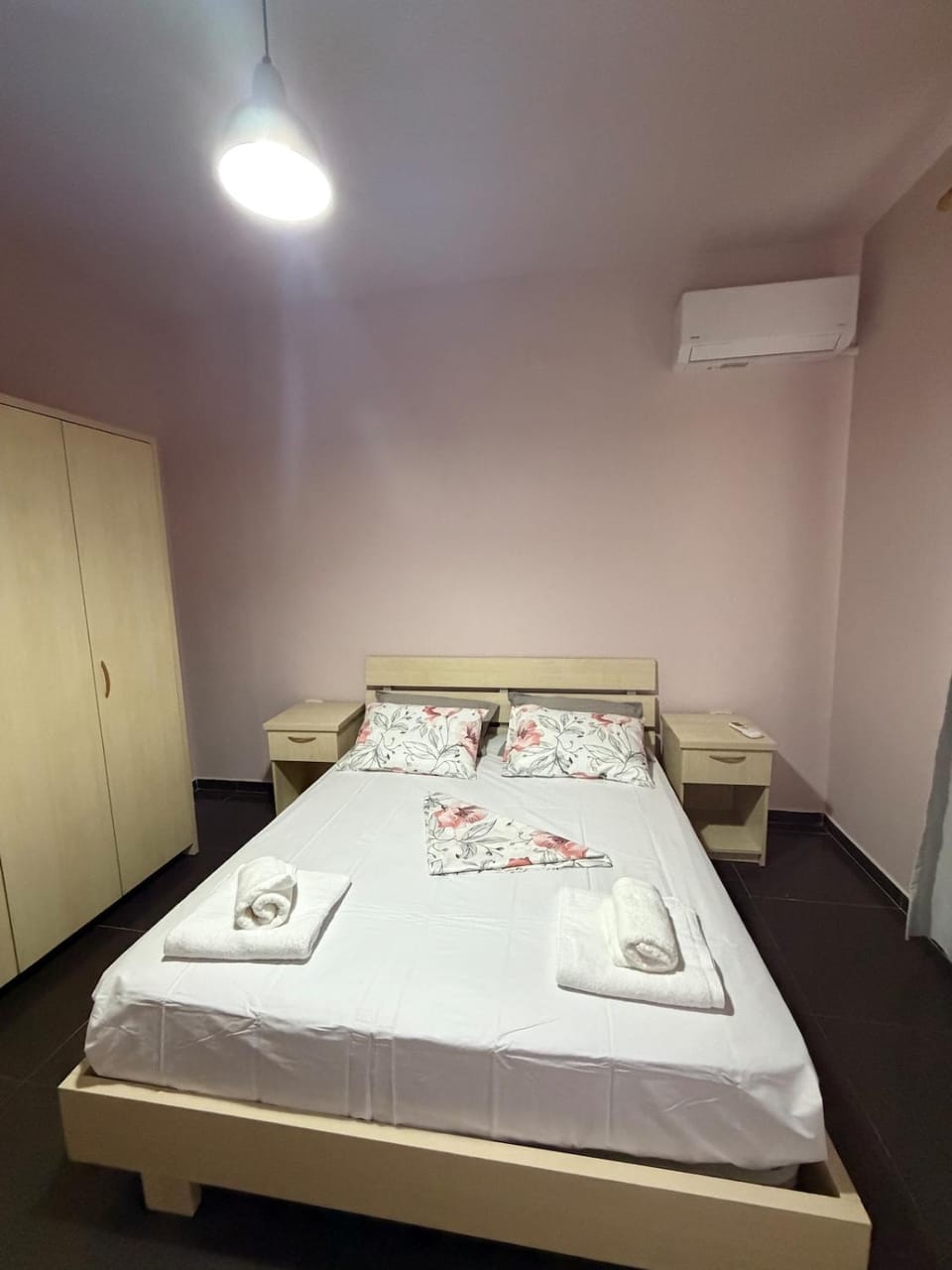 The SunSet Apartment 100m from New Bazaar Free Parking Apartment in Tirana