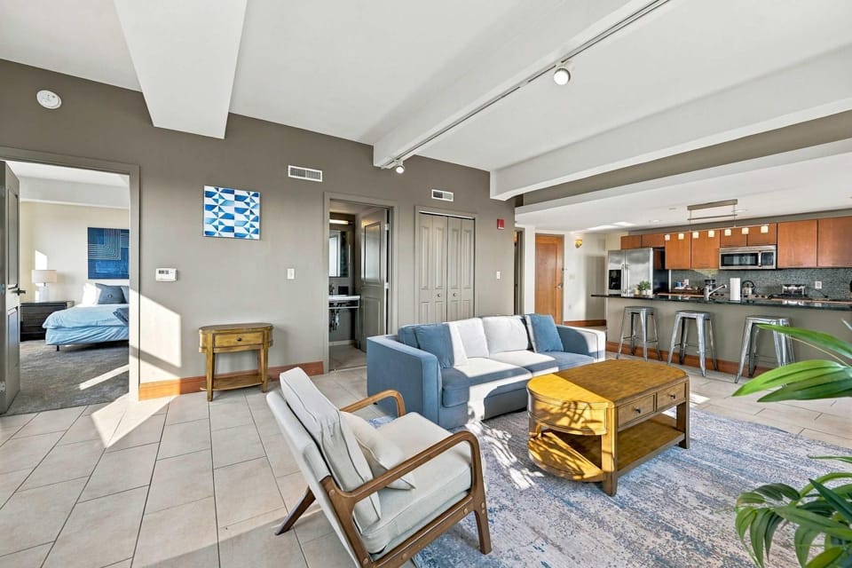 Modern Loft Living in Downtown Detroit w City View Apartment in Windsor