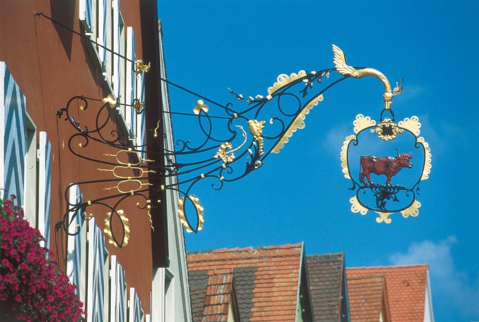 Day, Decorative detail