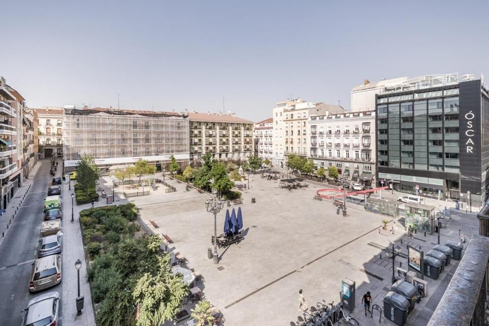 Amplio apt para grupos en Chueca con Gran Vía a pie Apartment in Centro