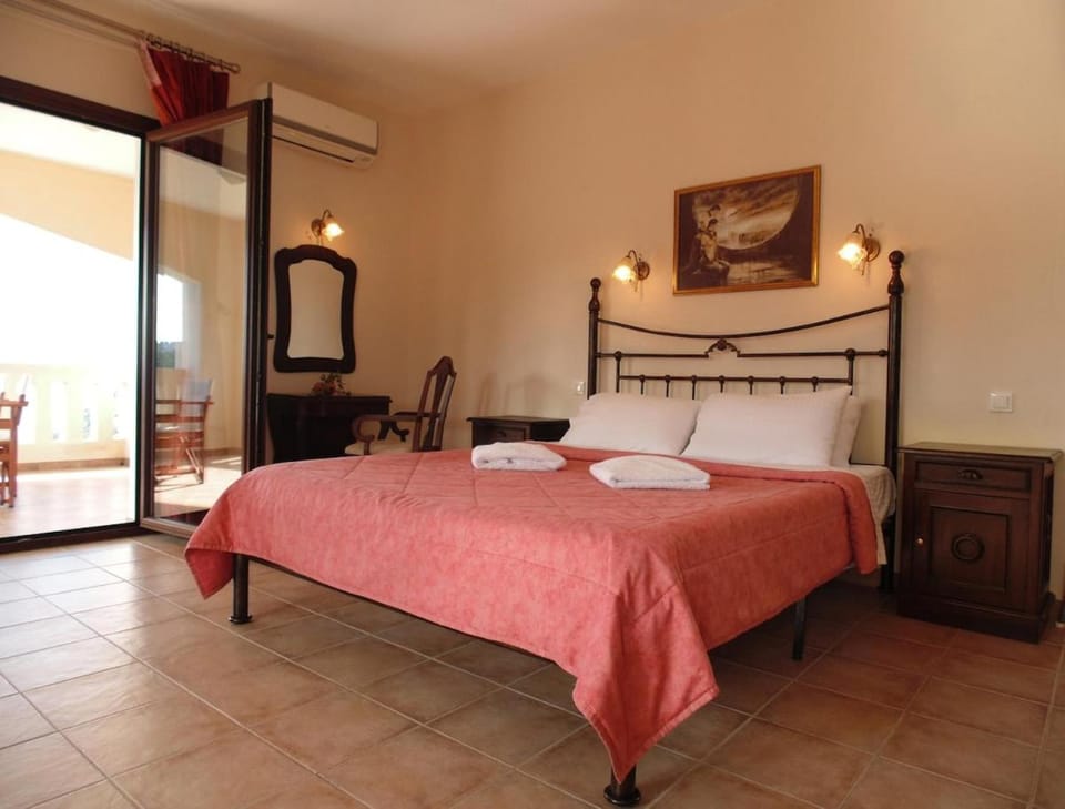 Sunset studio Apartment in Sporades, Greece