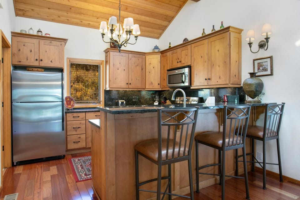 188 Ridgepoint House in Avon