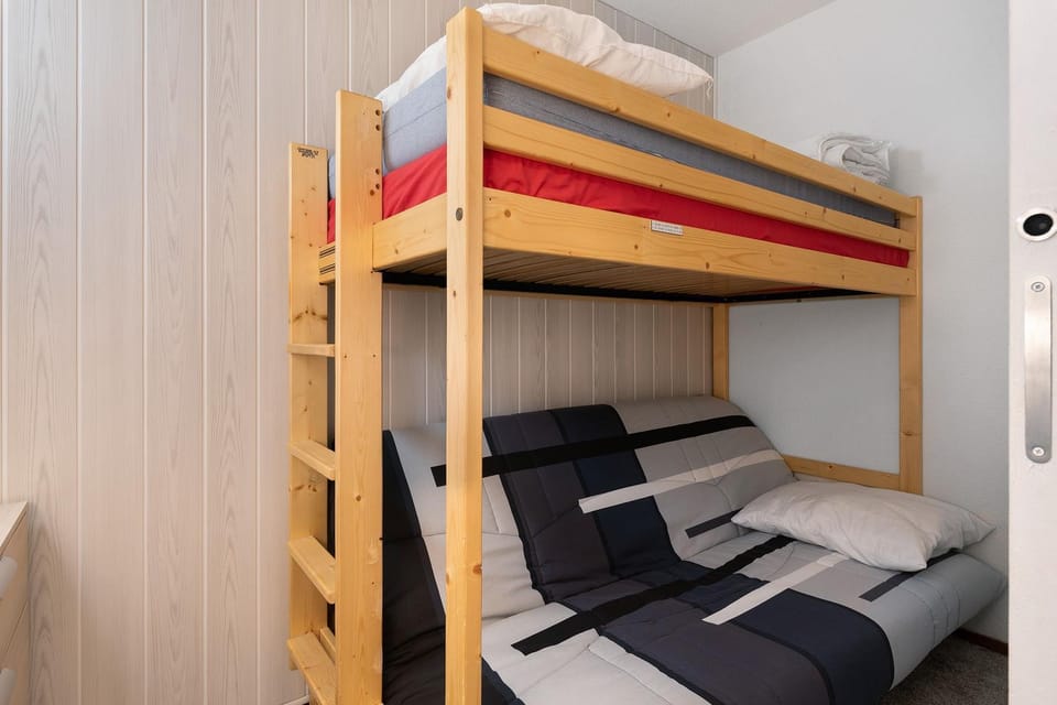 Property building, Living room, Bedroom
