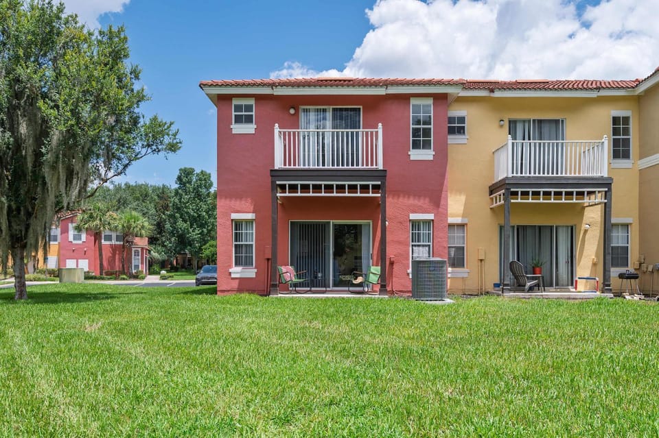 Pet-Friendly Townhome Near Disney - Emerald Island Resort House in Osceola County