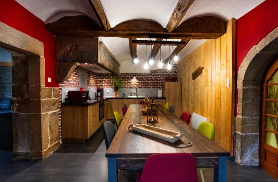 Property building, Kitchen or kitchenette, Living room