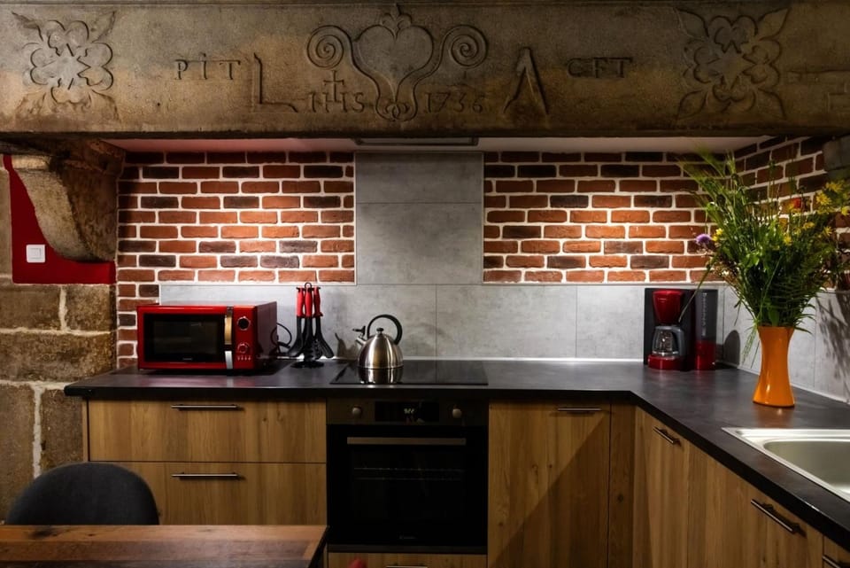 Kitchen or kitchenette, Living room