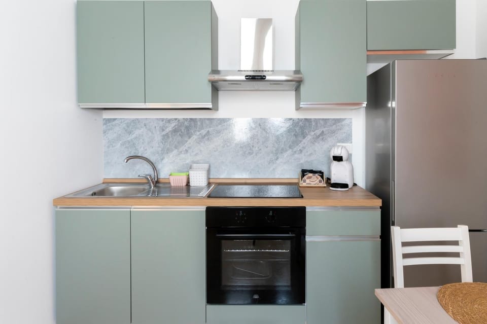Kitchen or kitchenette, oven, stove
