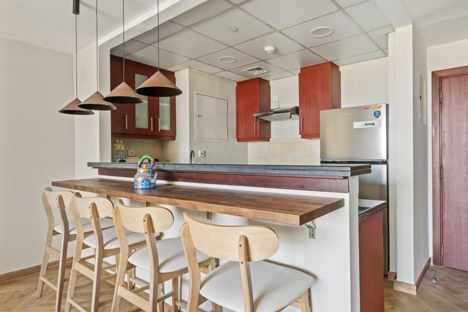 Chic JBR Studio Steps from the Beach and The Walk Apartment in Dubai