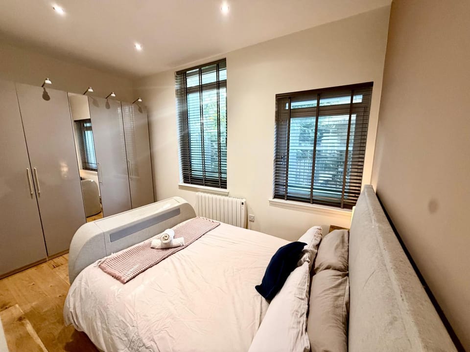 Bed, Photo of the whole room, Bedroom, wardrobe