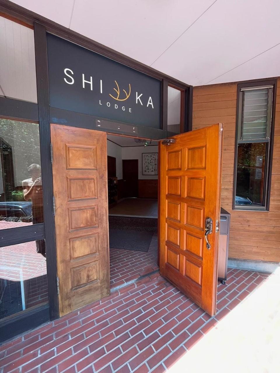 Facade/entrance