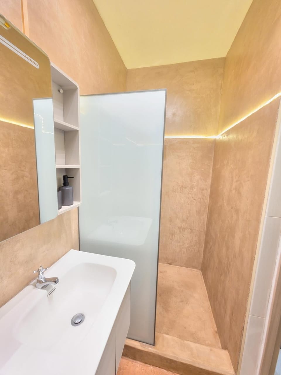 Modern Grand Baie Studio 2-Min Walk to the Beach Apartment in Grand Baie