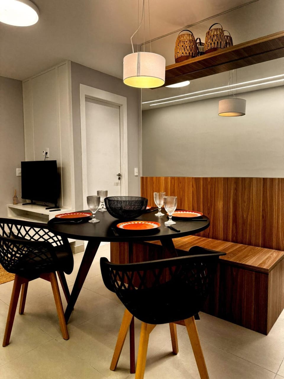 TV and multimedia, Living room, Seating area, Dining area