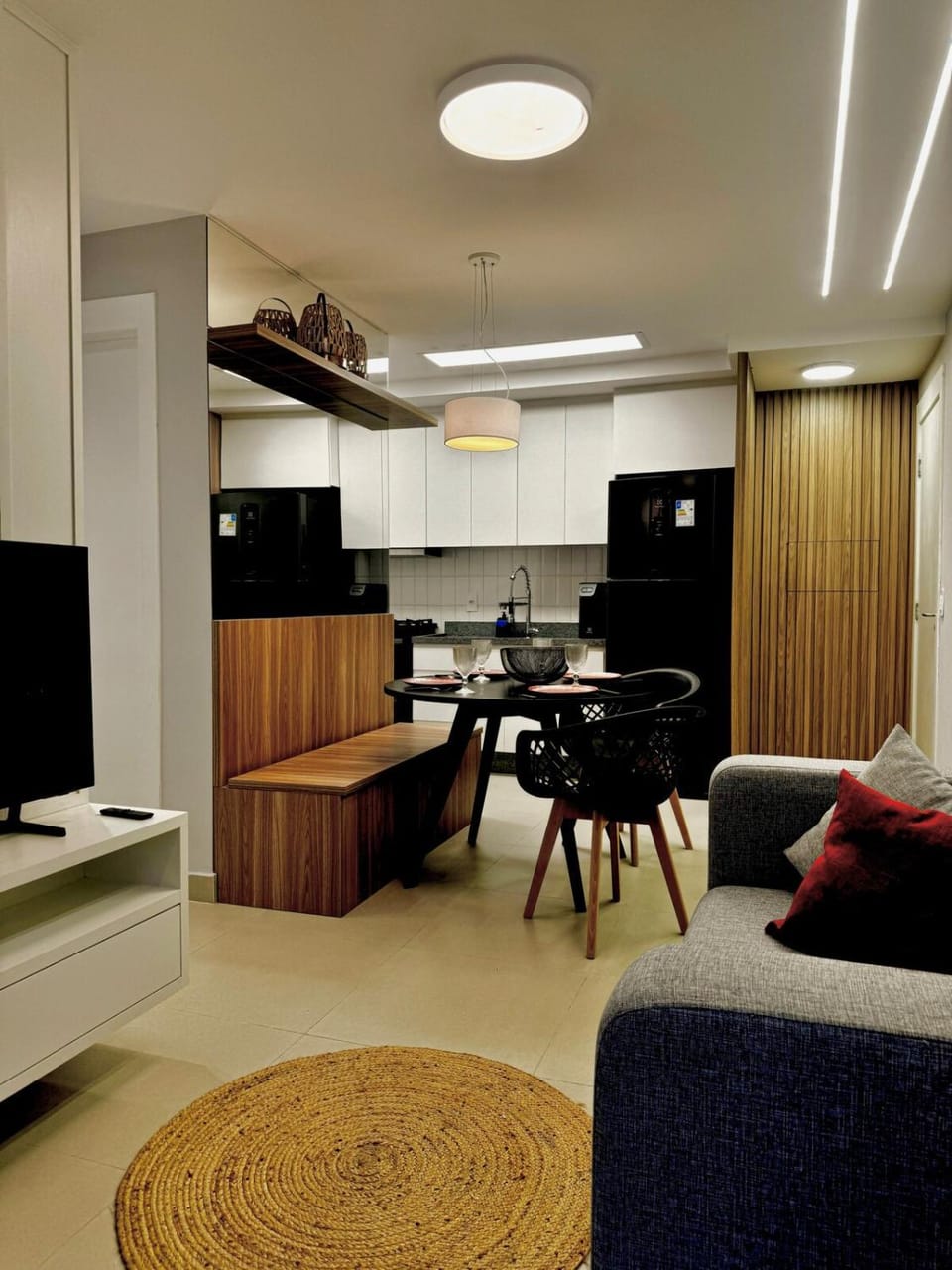 Kitchen or kitchenette, Living room, Seating area, Dining area