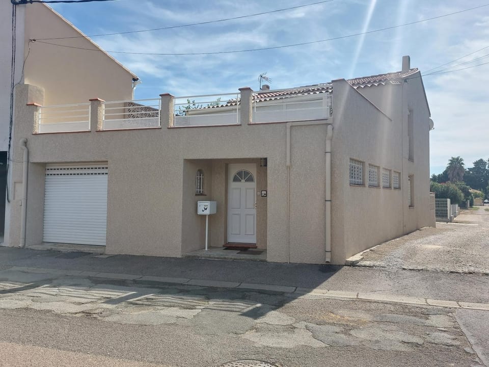 Maison entre mer et montagne House in Occitanie