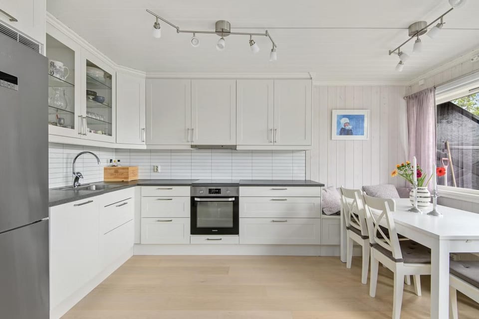 Kitchen or kitchenette, Dining area, dishwasher, oven, stove
