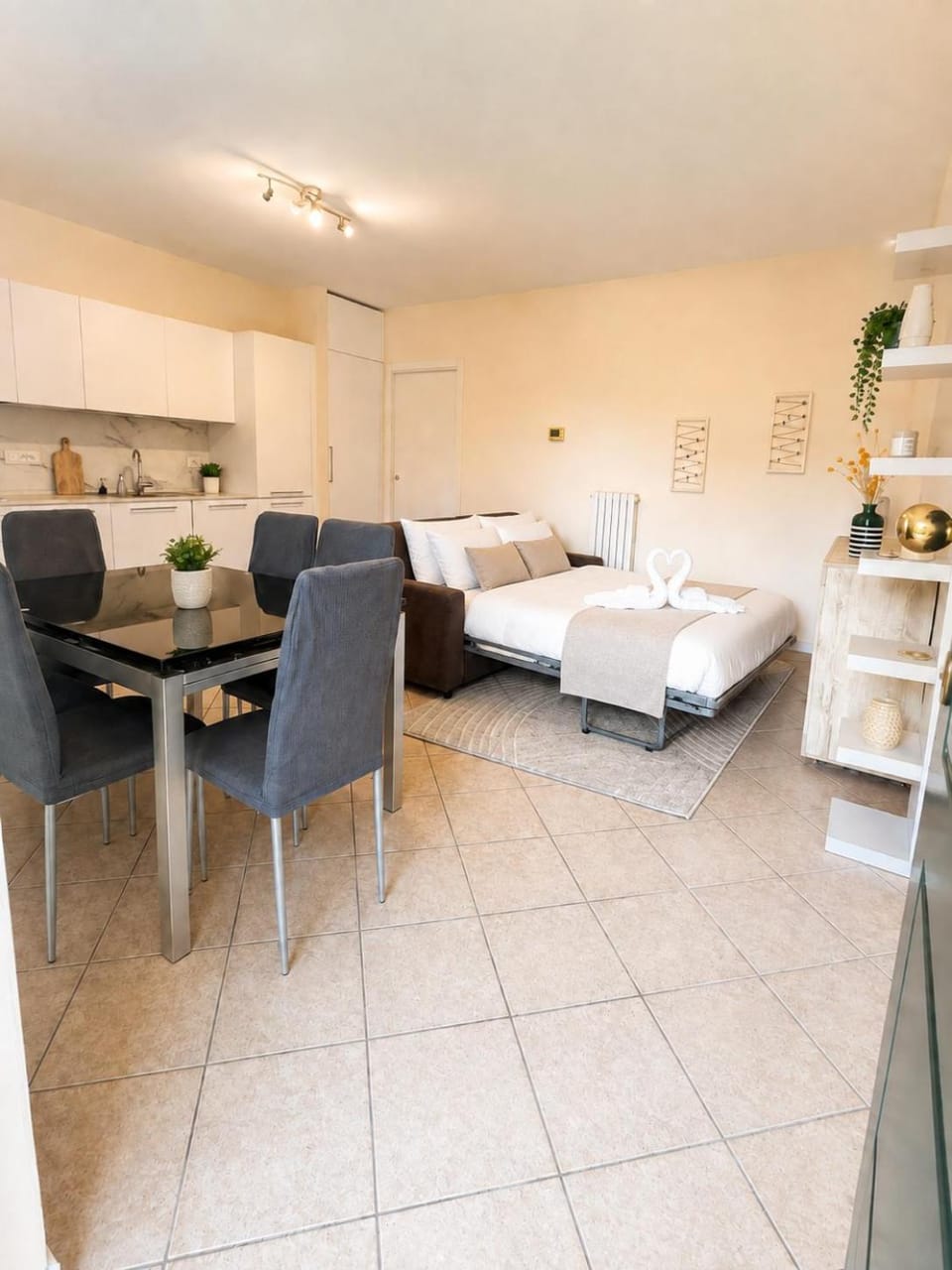 Bed, Kitchen or kitchenette, Living room, Seating area, Dining area