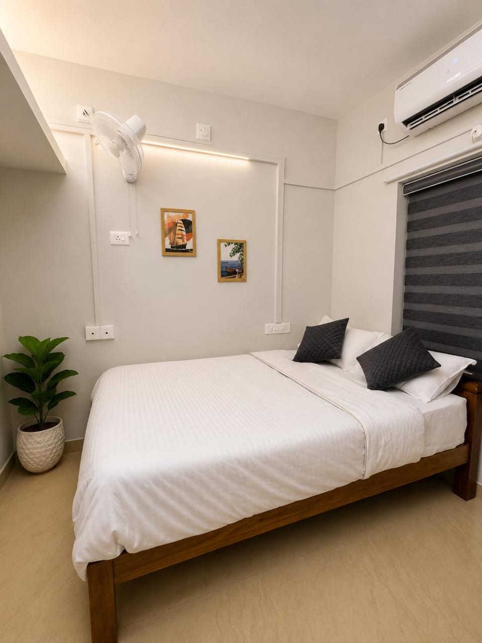 Bed, Photo of the whole room, Bedroom, air conditioner