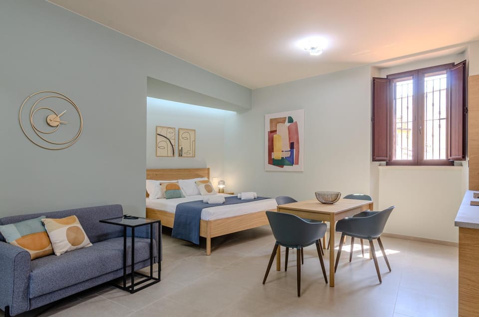 Photo of the whole room, Seating area, Dining area, Bedroom