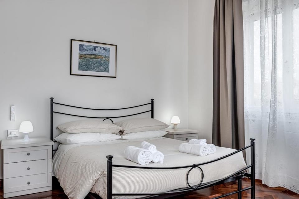 Domus Monaco-1step from Duomo-Florence city center Apartment in Florence