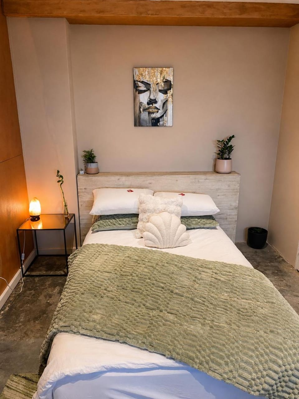 Urban Escape Mountain Views and Secure Parking Apartment in Cape Town