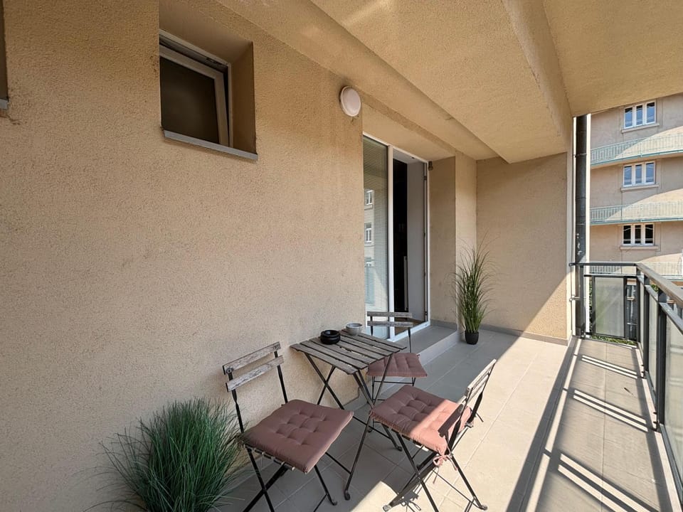 Property building, View (from property/room), Balcony/Terrace, Seating area